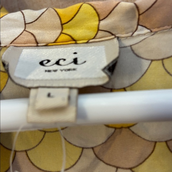 ECI Yellow and Cream Scallop Pattern silk blend Blouse large - Picture 6 of 6